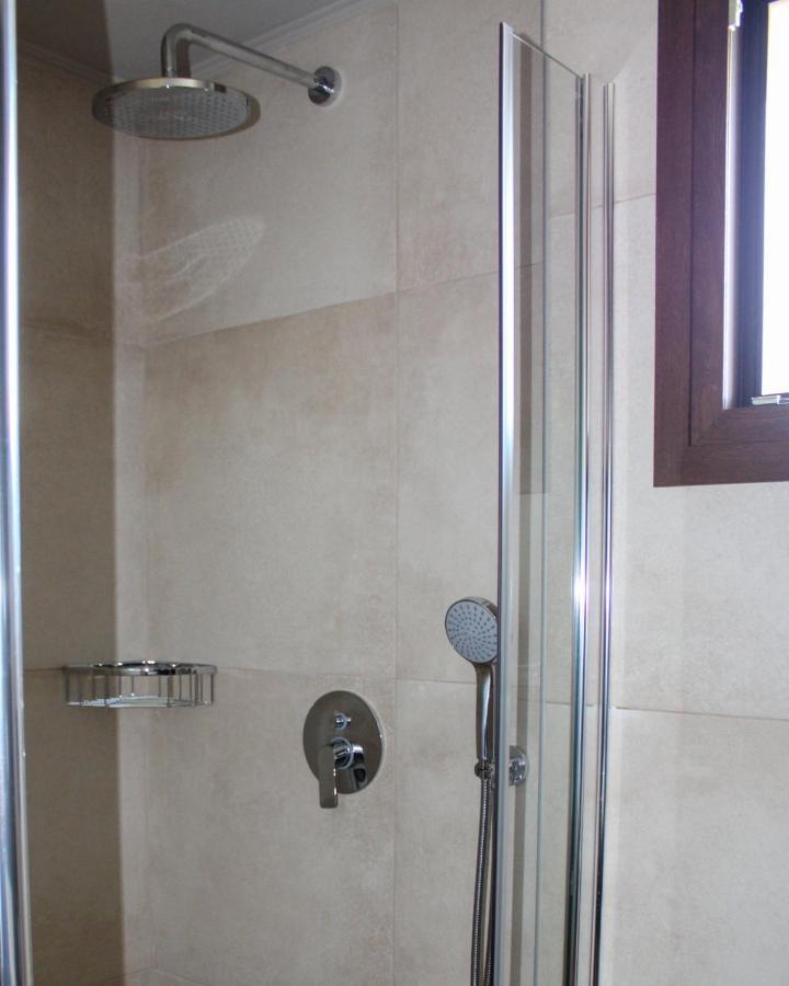 Agali Supreme Hospitality And Comfort Afytos Ngoại thất bức ảnh